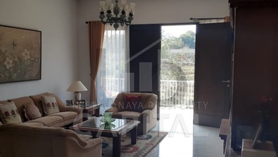 Rumah Mewah Unfurnished Daerah Strategis di Dago