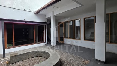 Ruang Usaha Ex Cafe di Sayap Pelajar Pejuang Bersih Terawat Siap Pakai