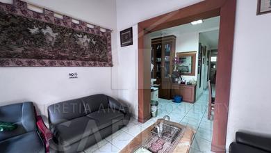 Rumah Mewah di Buah Batu, Bandung, 7 Kamar Tidur, LT 356m²
