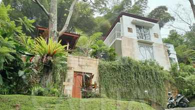 Villa Tropis Forest And River View design Modern Green House Dan Lingkungan Hijau Asri Komplek Esklusif di Dago