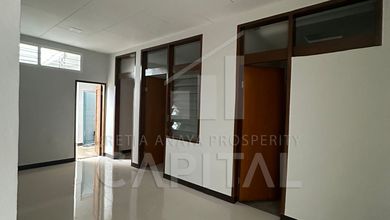 Hunian Elegan di Babakan Ciparay, Bandung, 5 Kamar Tidur, LT 171m²