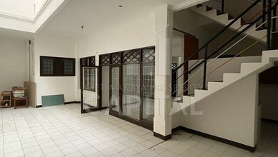 Hunian Mewah di Antapani, Bandung, 5 Kamar Tidur, LT 240m²