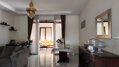 Rumah Mewah di Kawasan Setiabudi, Bandung, LB 300m², Harga 3,75 Miliar