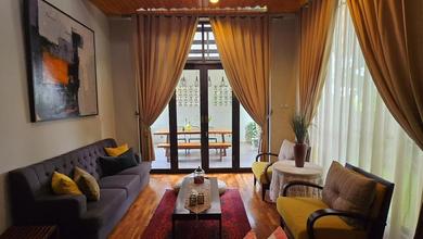 Rumah Prestisius di Kawasan Setiabudi, Bandung, LB 250m², Harga 3,9 Miliar