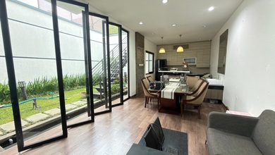 Rumah Mewah di Setra Sari, Bandung, 6 Kamar Tidur, LT 247m²