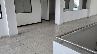 For Rent 2 Ruko Rendeng di Jl Laswi