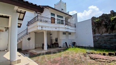 Kesempatan Eksklusif, rumah Mewah di Moch Toha, Bandung, LB 249m²