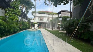 Villa Nyaman Dan Asri Dengan View Pantai di Berawa Bali