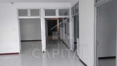 Ruko Ex Klinik Siap Pakai Daerah Ramai di Sayap Surya Sumantri