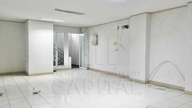 Ruko 3 Lantai dengan Lokasi Strategis Dekat Akses Perbelanjaan di Gatot Subroto Dekat Tsm