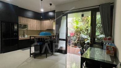 Kesempatan Eksklusif, rumah Mewah di Taman Holis Indah, Bandung, LB 146m²