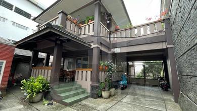 Rumah Area Premium Cihanjuang, Bandung - Harga Menarik 15 Miliar