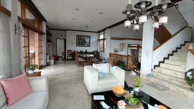 Hunian Elegan di Cipaku, Bandung, 4 Kamar Tidur, LT 600m²