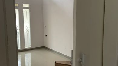 Dijual Rumah Strategis di Taman Holis Indah, Bandung - LT 153m²