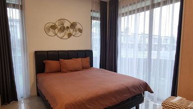 Rumah Modern Luas 374 Jual di Kota Baru Parahyangan, Bandung