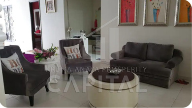 Rumah Prestisius di Kawasan Kota Baru Parahyangan, Bandung, LB 300m², Harga 12,9 Miliar