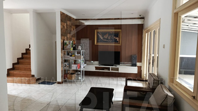 Rumah Megah Semi Furnished Daerah Strategis di Kota Baru Parahyangan