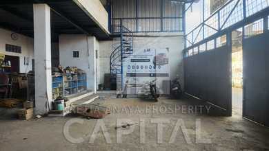 Gedung  di Babakan Ciparay cocok sekali utk bengkel maupun gudang.