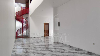 Rumah Prestisius di Kawasan Setra Duta, Bandung, LB 560m², Harga 8,5 Miliar