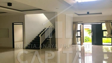 Rumah Mewah di Kawasan Setra Duta, Bandung, LB 310m², Harga 5,45 Miliar