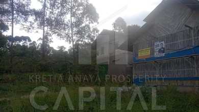 Gudang Dan Peternakan Ayam Luas di Garut