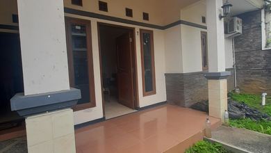 Kesempatan Rumah di Turangga, Bandung, LB 180m², Harga 2,3 Miliar