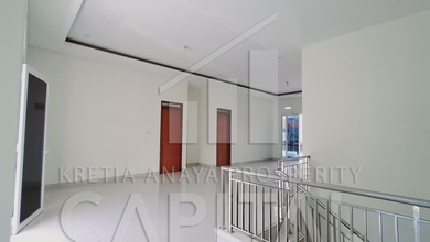 Rumah Elegan di Kopo, Bandung, 5 KT, LT 300m²