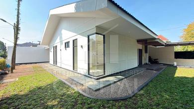 Hunian Mewah di Kawasan Soekarno Hatta, Bandung, LB 294m², Harga 7,5 Miliar