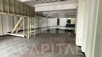 Pas dibutuhkan ada 3 ruko saling terkoneksi berikut bangunan rumah tinggal dan gudang Cimahi