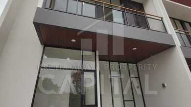 Hunian Mewah di Kawasan Setra Duta, Bandung, LB 210m², Harga 3,45 Miliar