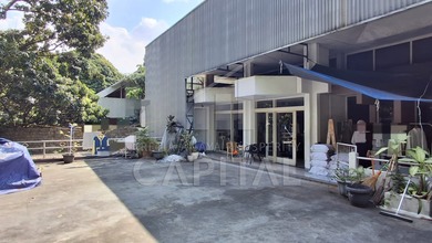 RUMAH USAHA STRATEGIS di MAINROAD SUTAMI -SAYAP PASTEUR