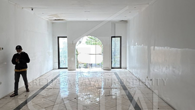 Ruko 2 lt Lokasi Strategis di jl. Cihanjuang 