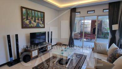Jual Rumah Siap Tinggal di Kota Baru Parahyangan, Bandung, Luas 360 m2