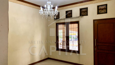 Penawaran Langka, rumah Prestisius di Depok I, Depok, LB 300m²