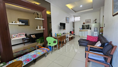 Kesempatan Rumah di Taman Holis Indah, Bandung, LB 100m², Harga 1,5 Miliar
