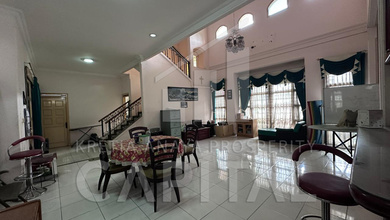 Rumah Elite di Kawasan Taman Holis Indah, Bandung, LB 400m², Harga 4,8 Miliar