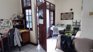 Kesempatan Rumah di Babakan Ciparay, Bandung, LB 200m², Harga 1,8 Miliar