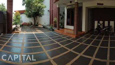 Hunian Prestisius di Kawasan Taman Kopo Indah, Bandung, LB 250m², Harga 3,2 Miliar