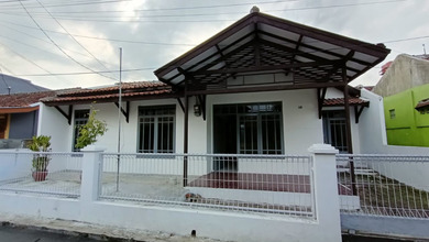 Kesempatan Rumah di Buah Batu, Bandung, LB 100m², Harga 1,8 Miliar